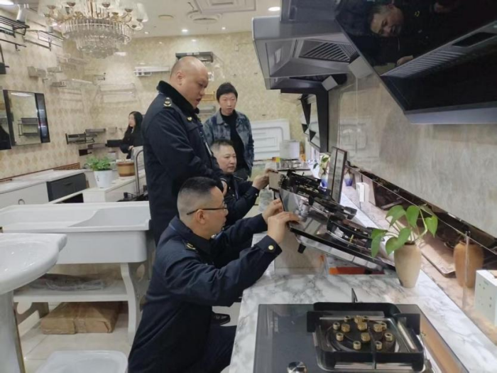 合江县市场监管局开展燃气器具及电取暖器等产品质量检查，确保家用电器零配件销售安全